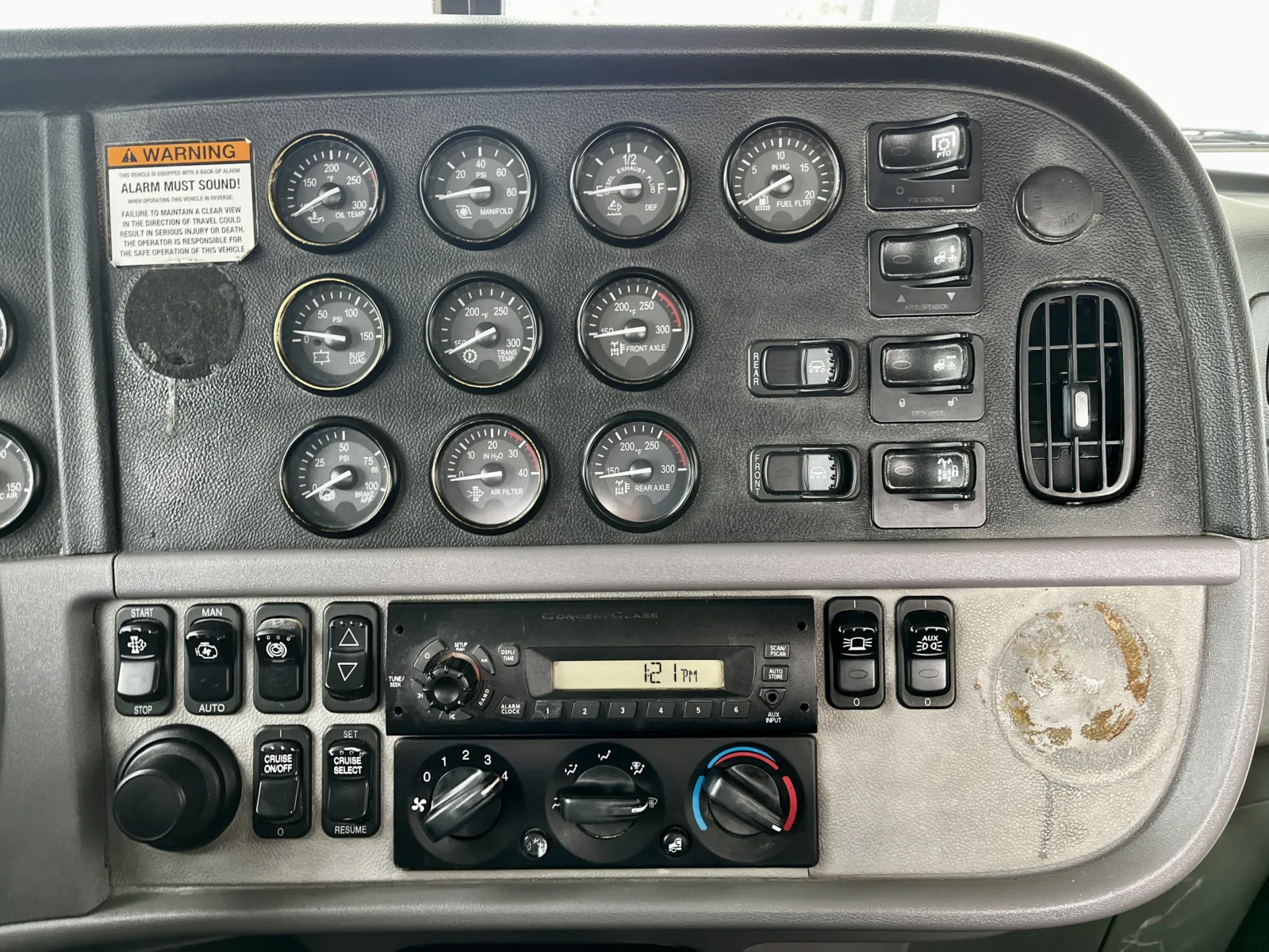 2013 Peterbilt - image 18