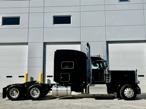 Another view of 2019 PETERBILT 389 for sale in New Lenox, IL at Forge Truck Centers - Illinois