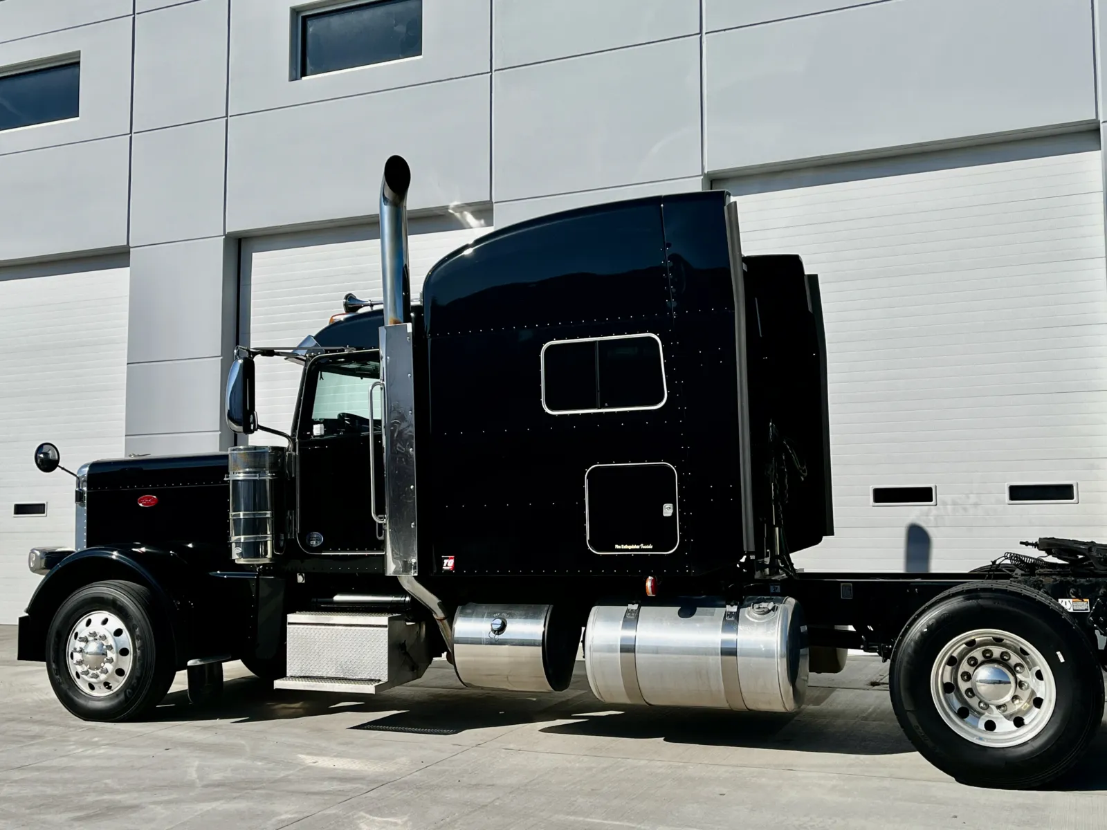 2019 Peterbilt 389 - image 8