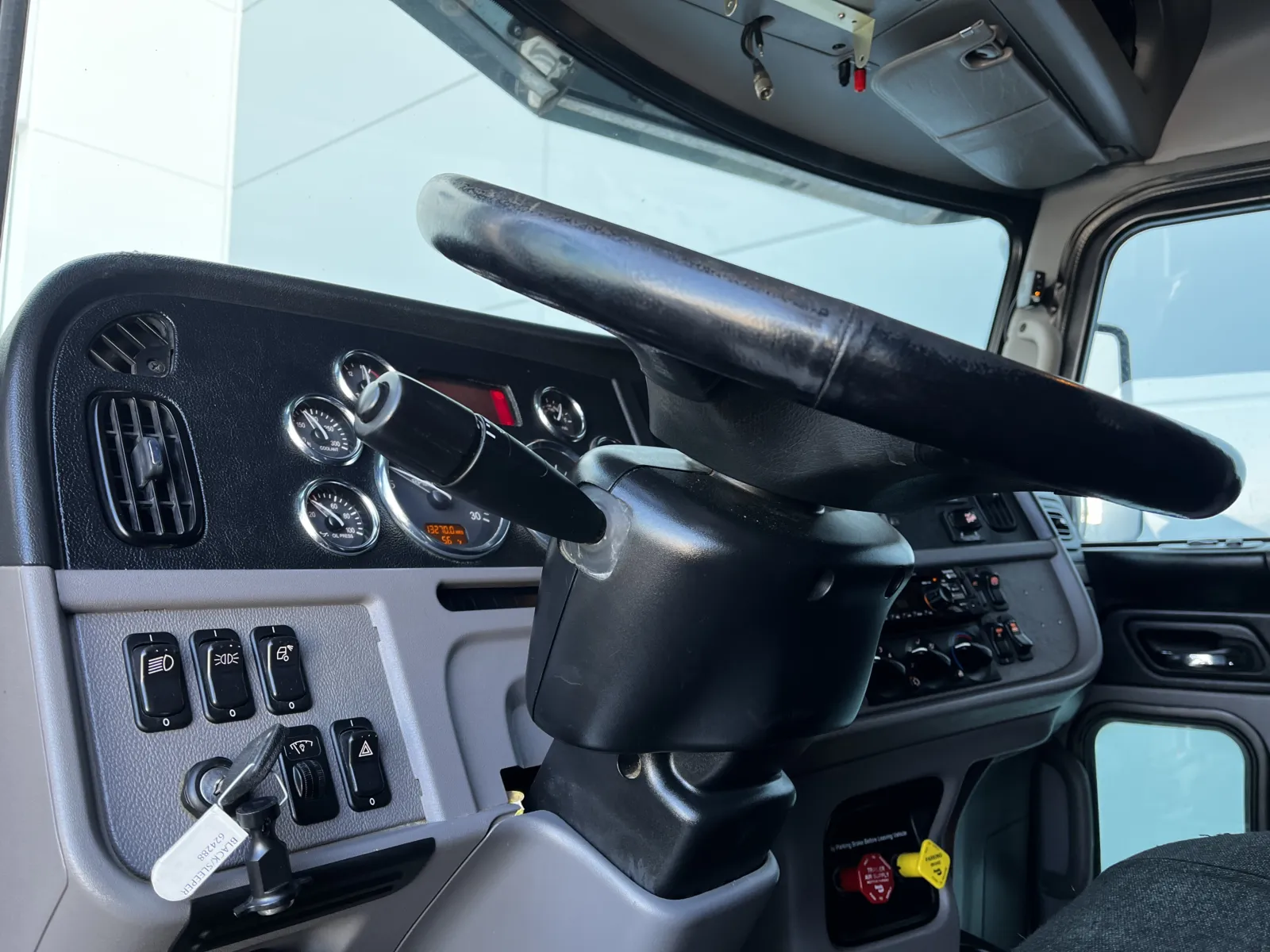 2019 Peterbilt 389 - image 15