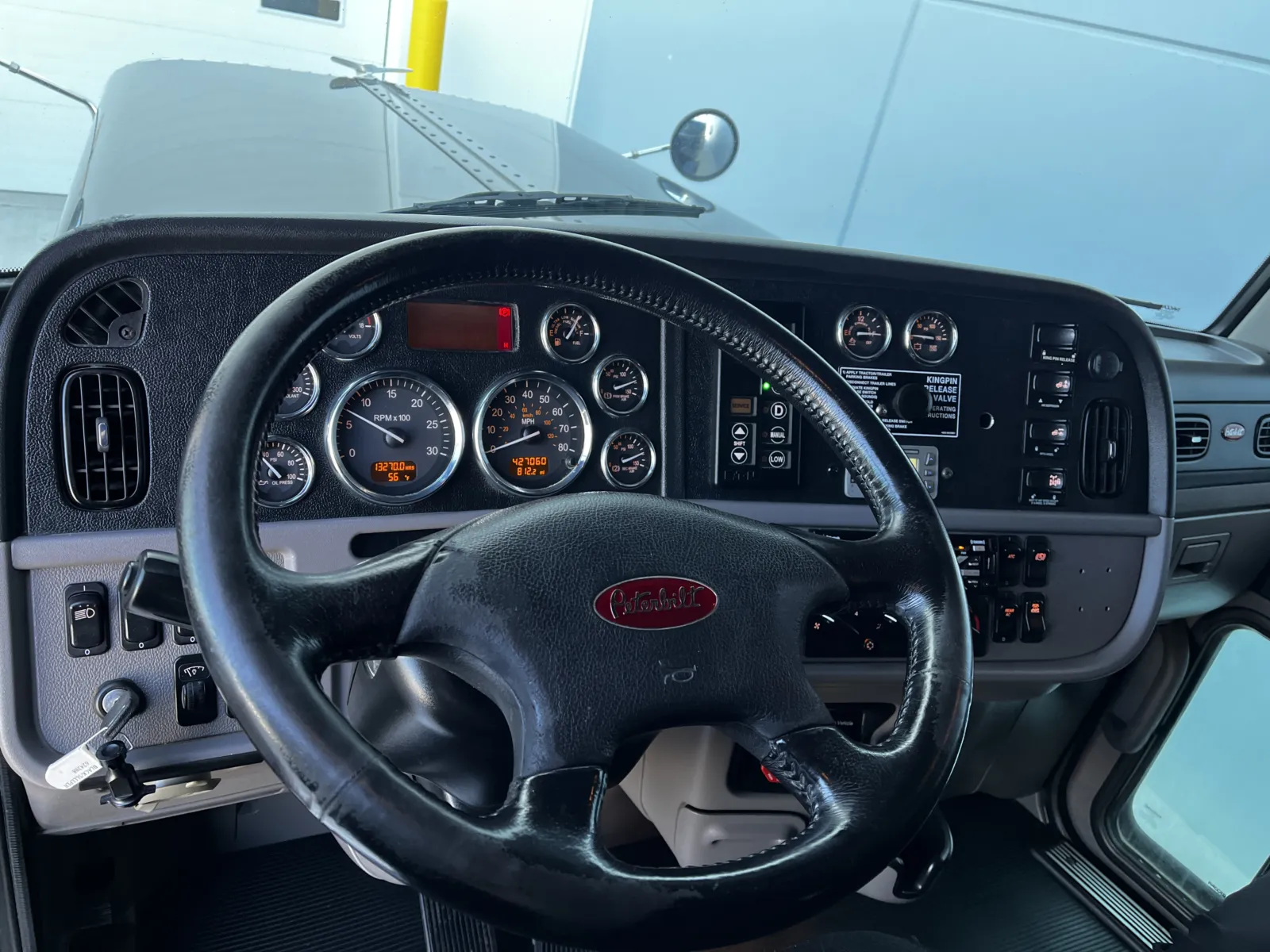 2019 Peterbilt 389 - image 16