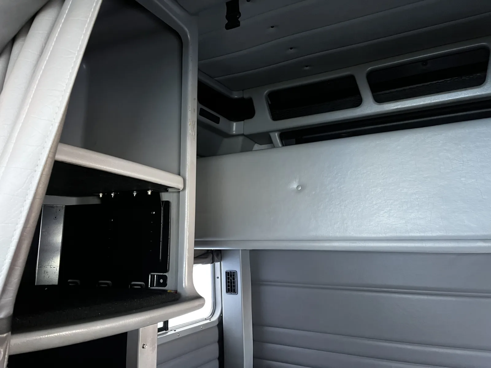 2019 Peterbilt 389 - image 22