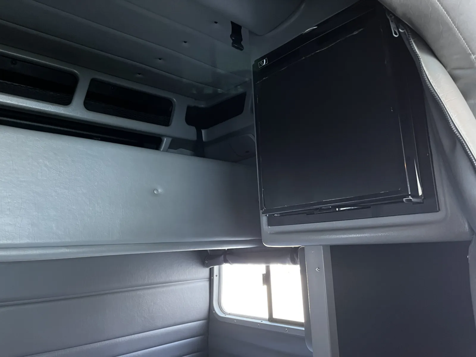 2019 Peterbilt 389 - image 24