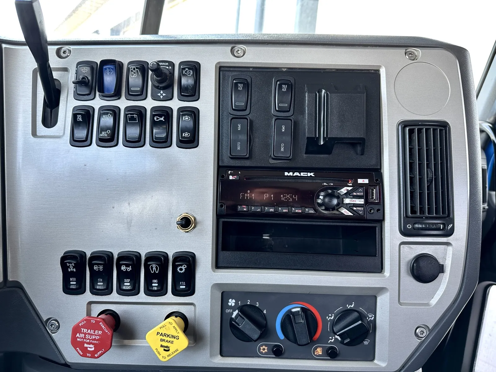 2016 Mack - image 20