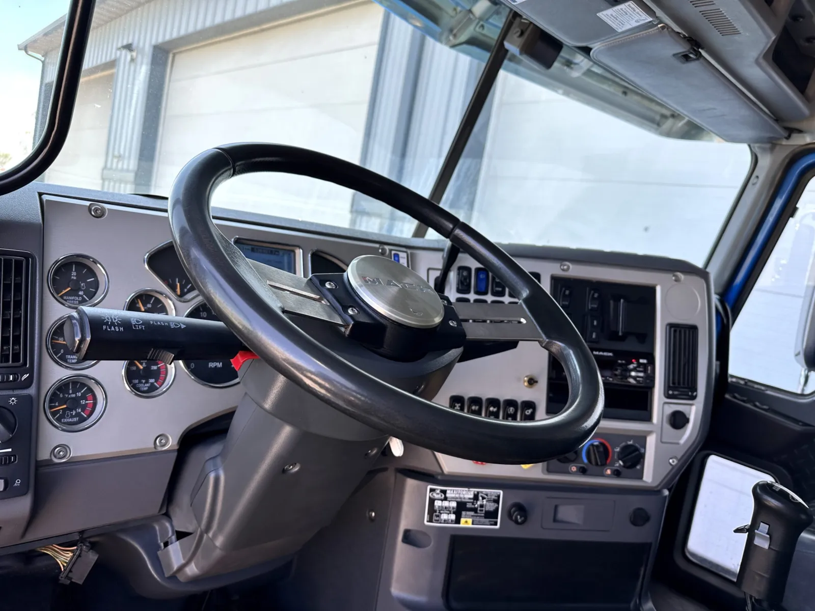 2016 Mack - image 15