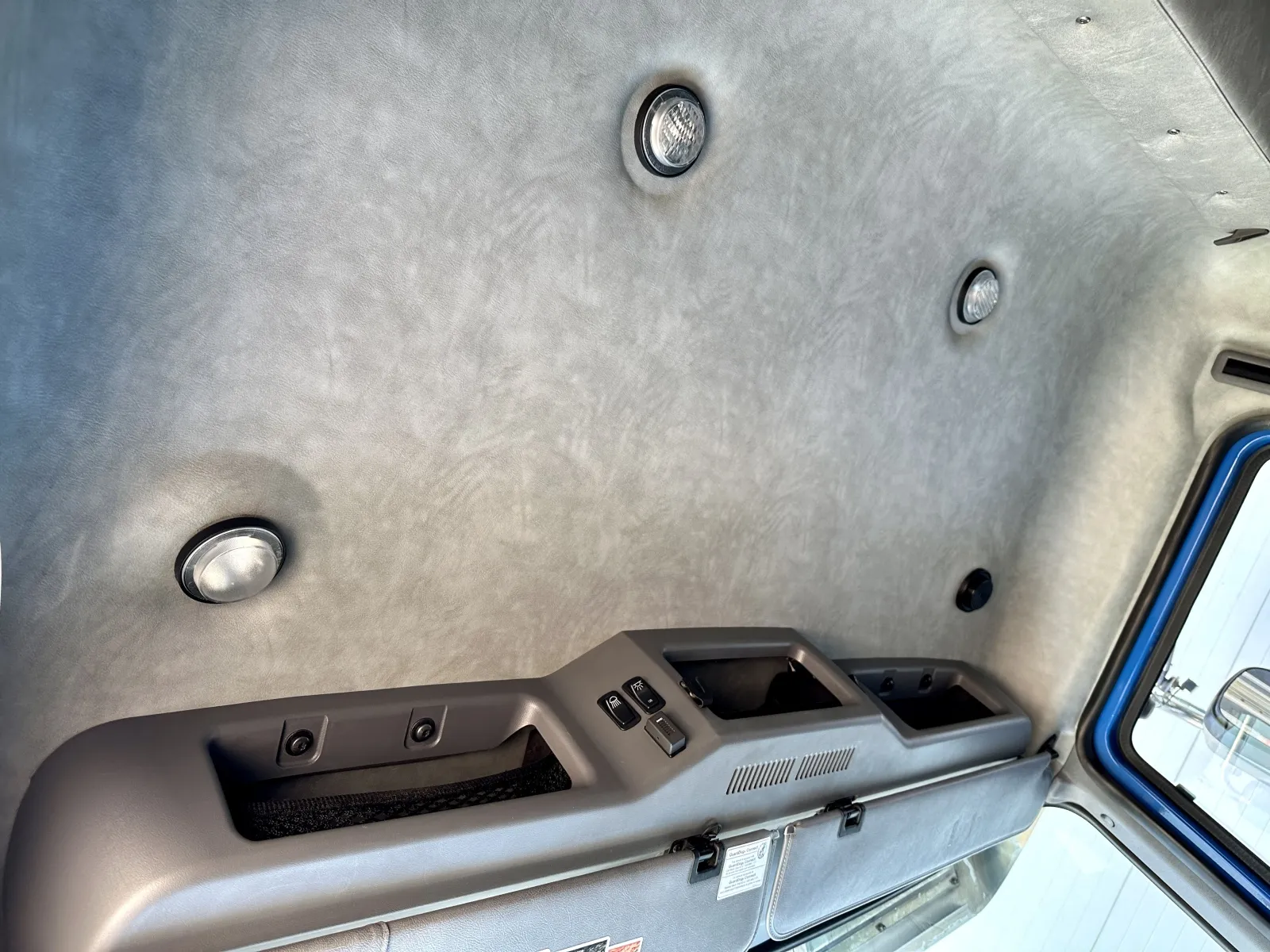 2016 Mack - image 19