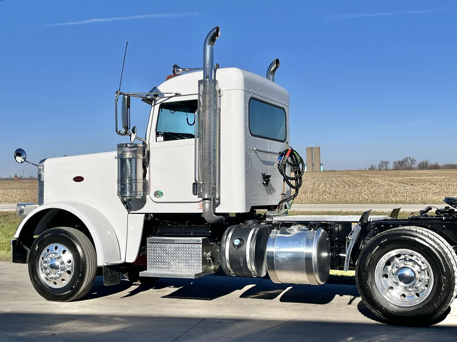 2018 Peterbilt 389 - image 8
