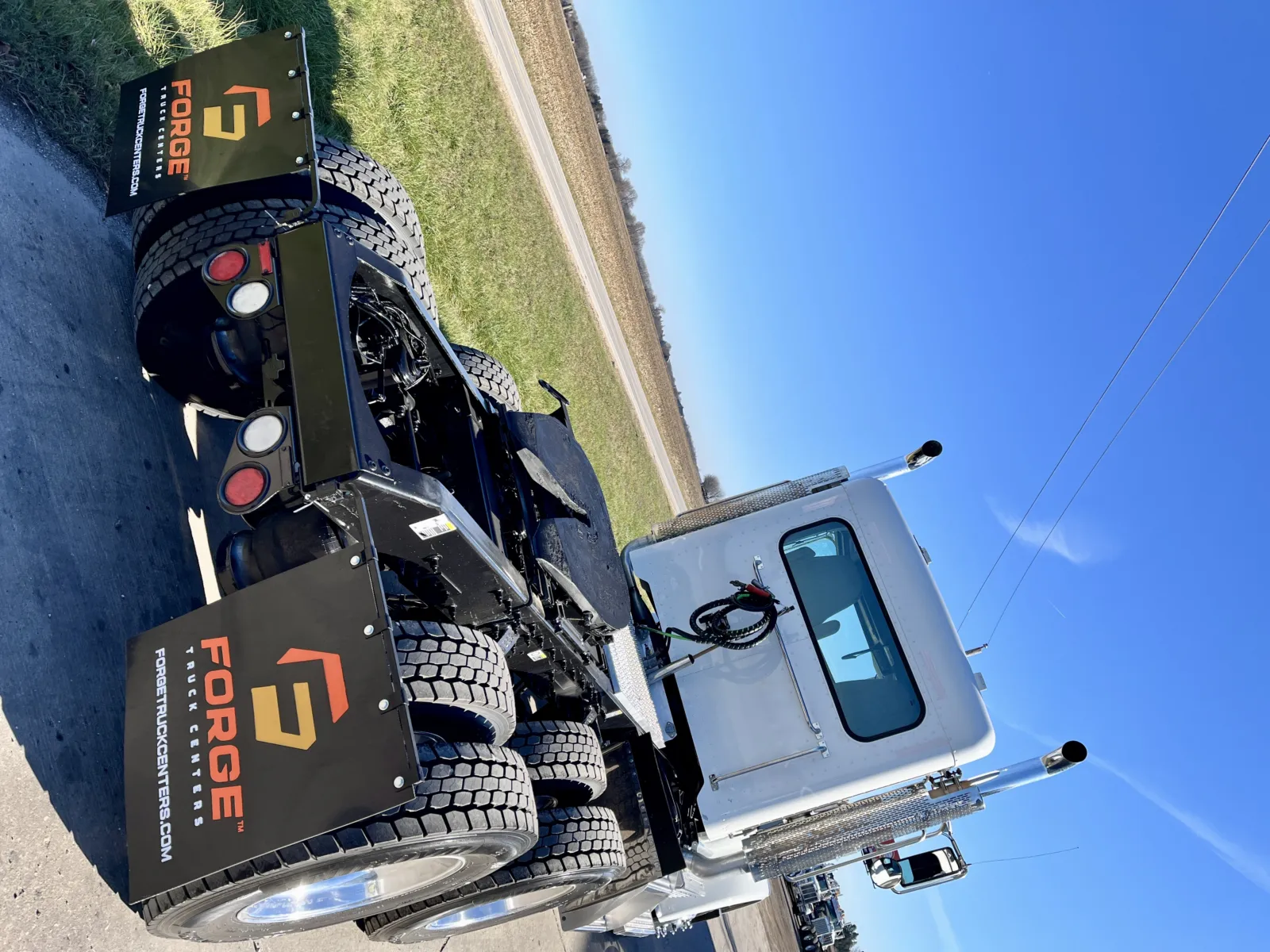 2018 Peterbilt 389 - image 11