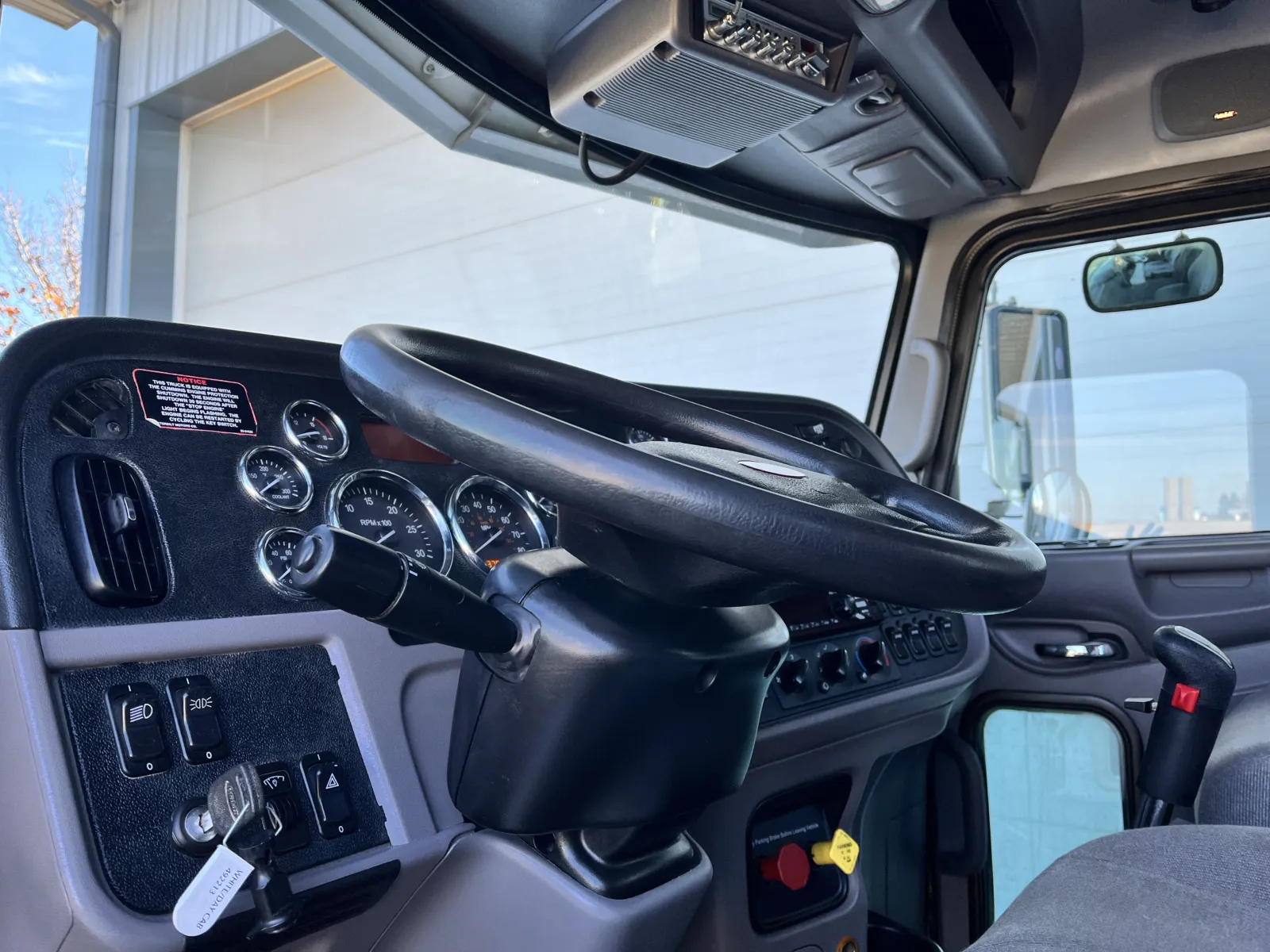 2018 Peterbilt 389 - image 15