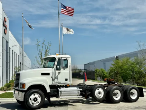 2007 MACK CHN613 for sale in New Lenox, IL