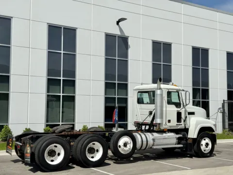 More photos of 2007 MACK CHN613 at Forge Truck Centers - Illinois, IL