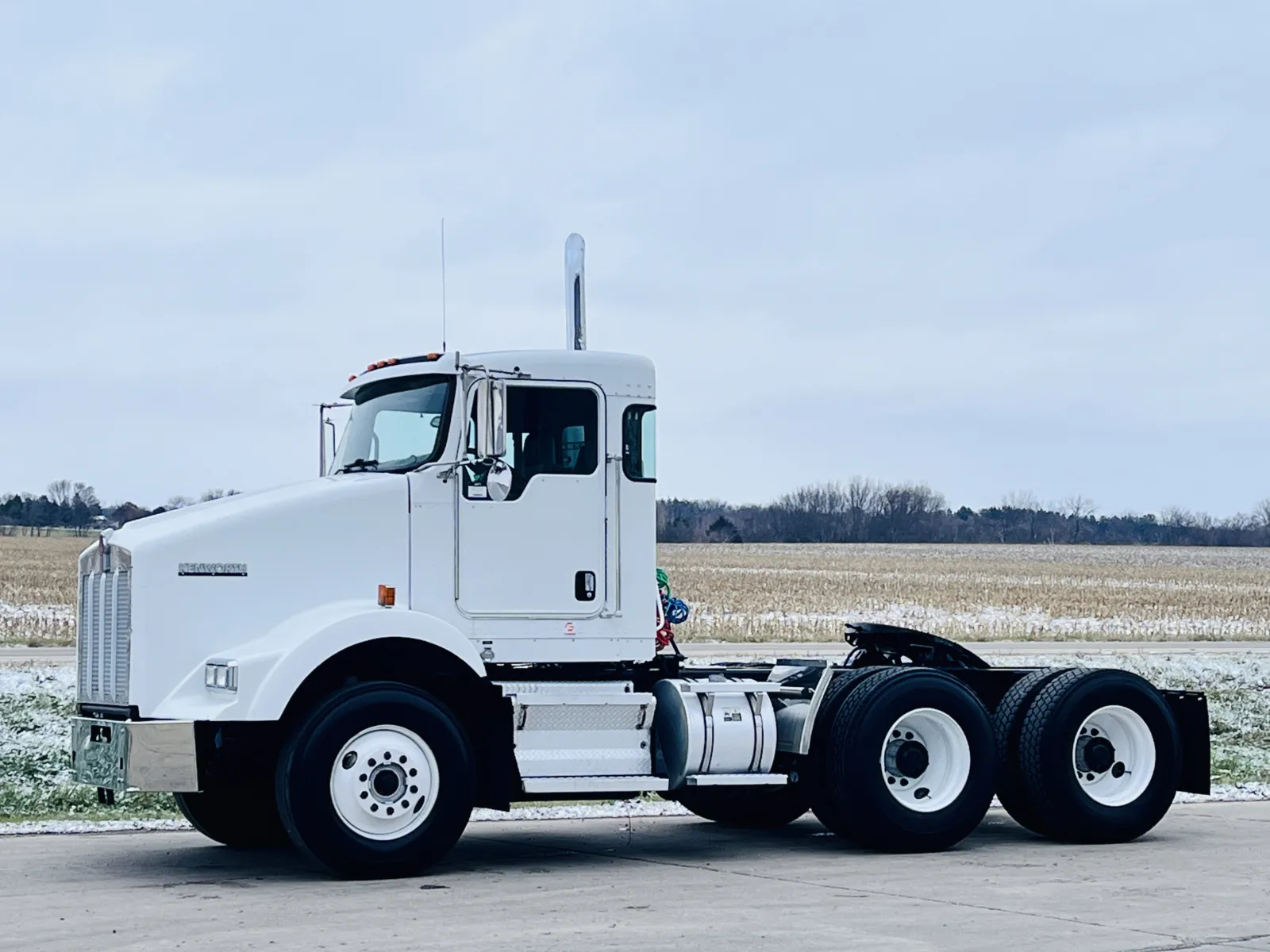 2010 Kenworth T800 - image 2