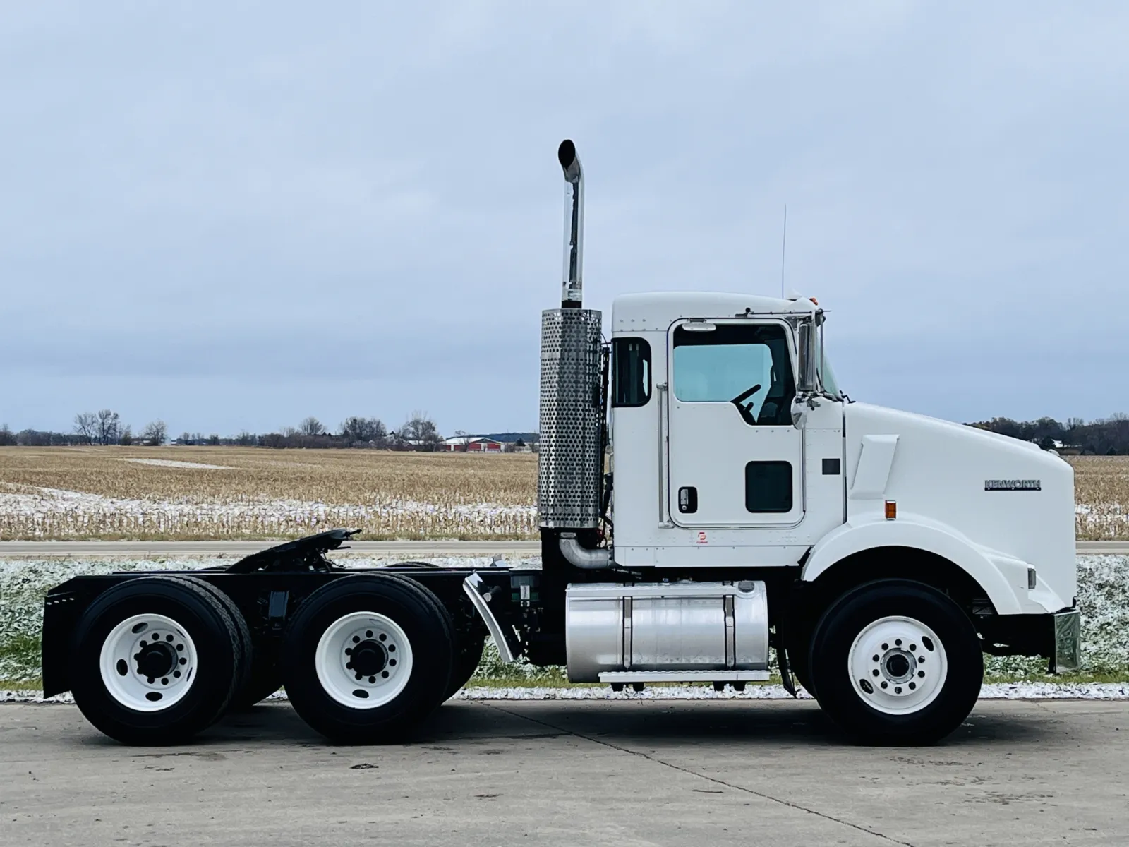 2010 Kenworth T800 - image 3