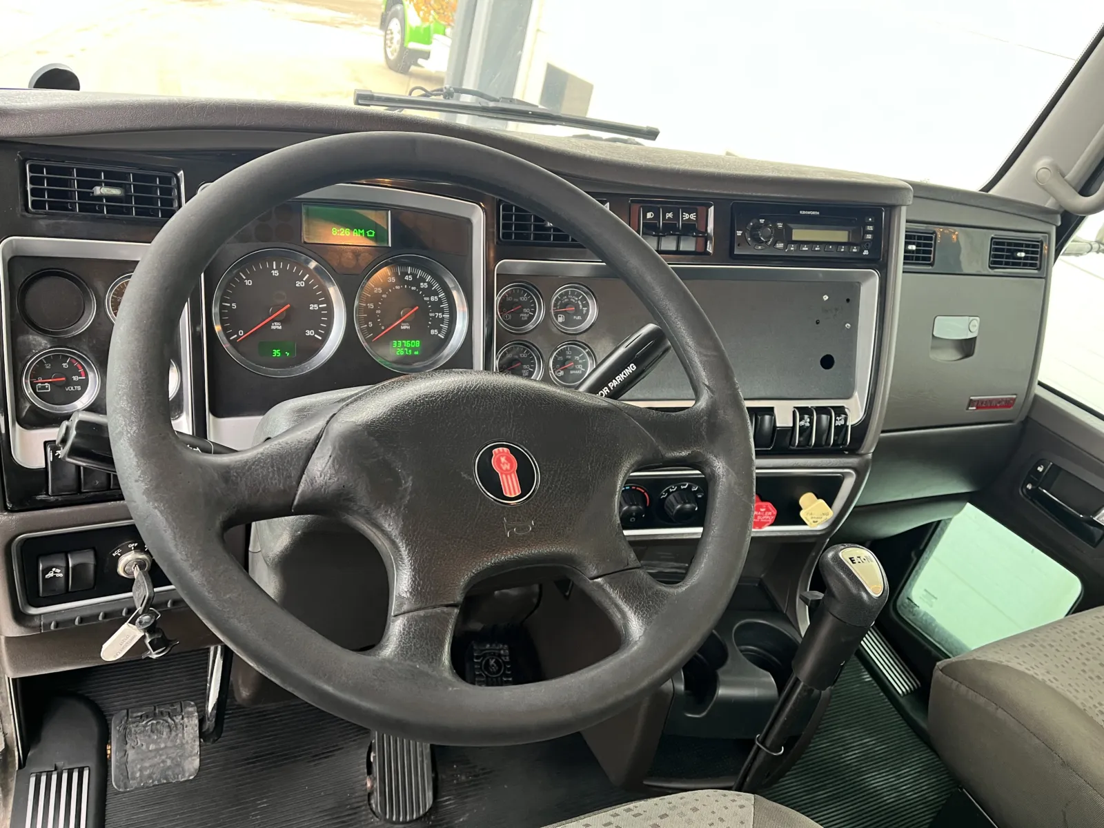 2010 Kenworth T800 - image 16