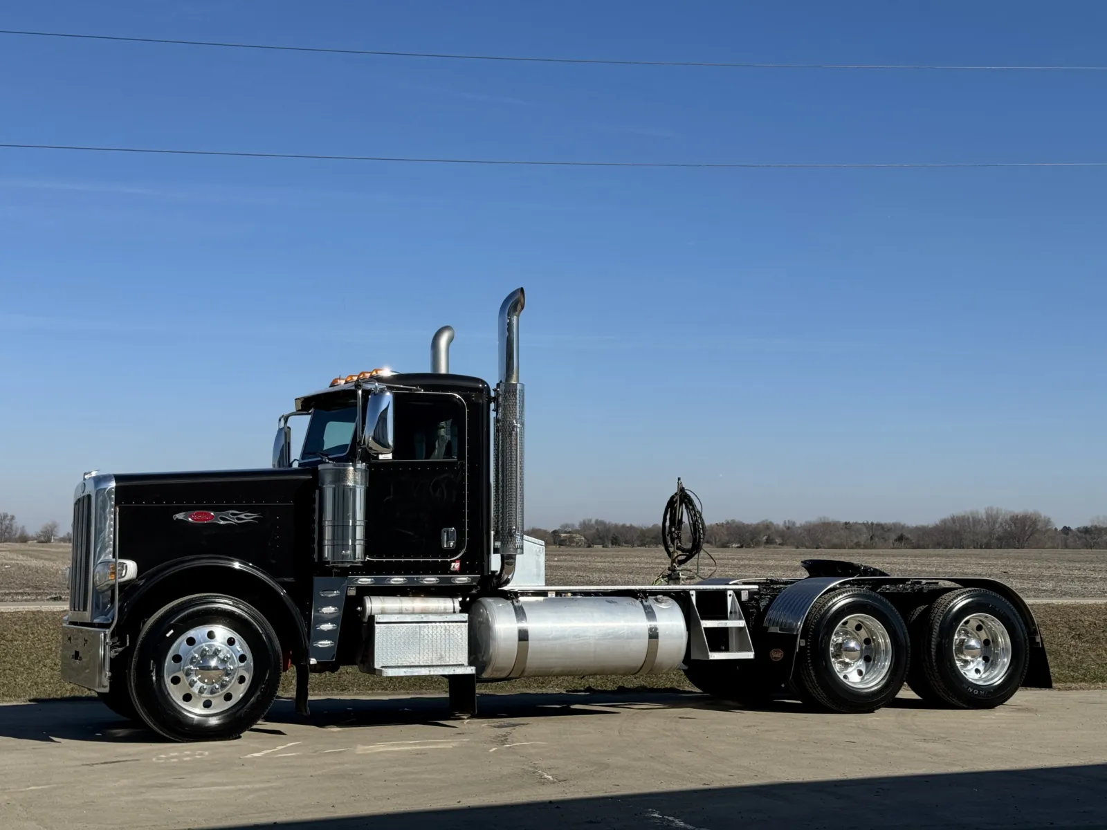 2020 Peterbilt 389 - image 2