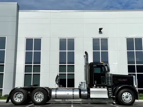 Another view of 2020 PETERBILT 389 for sale in New Lenox, IL at Forge Truck Centers - Illinois