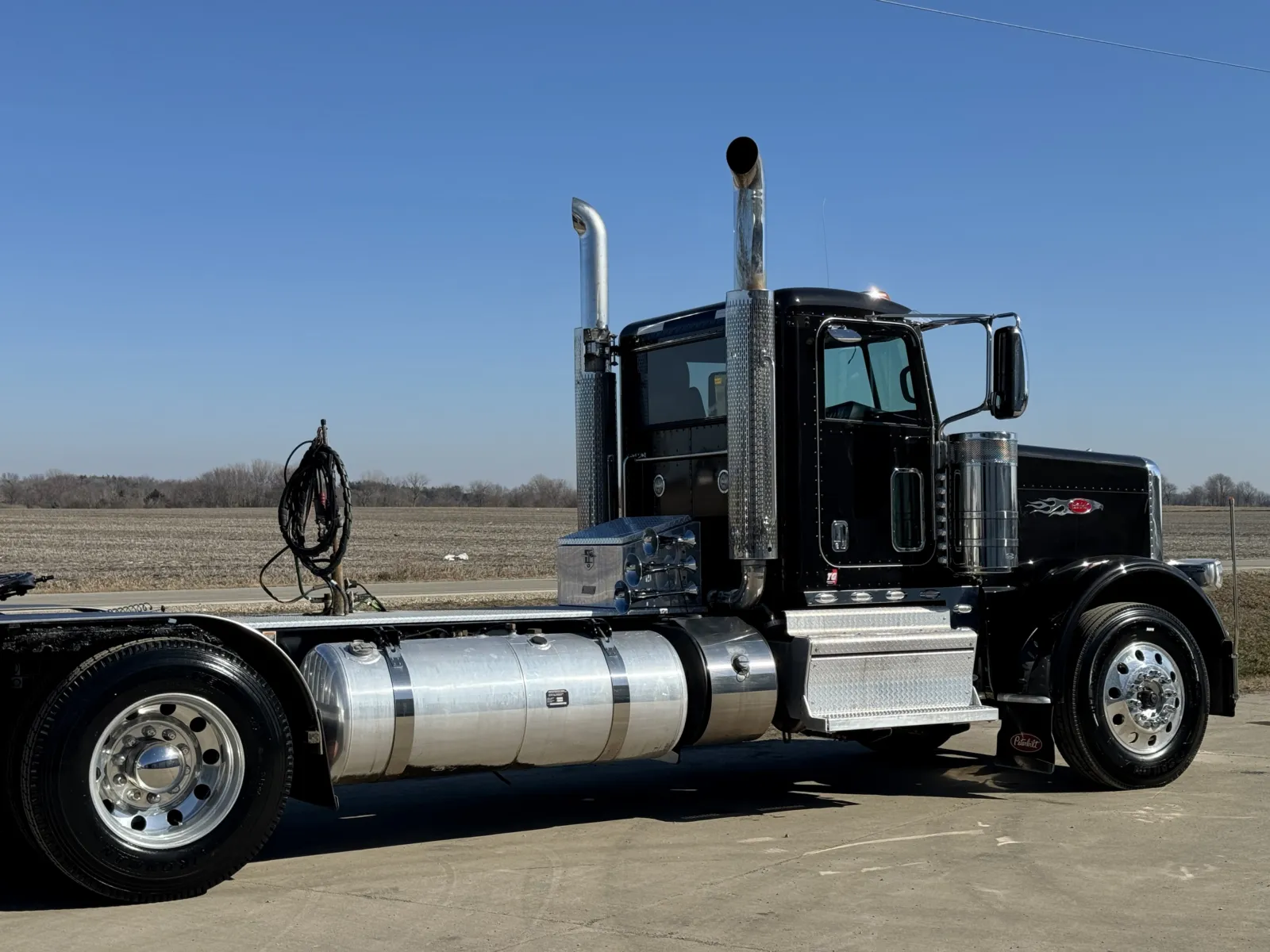 2020 Peterbilt 389 - image 7