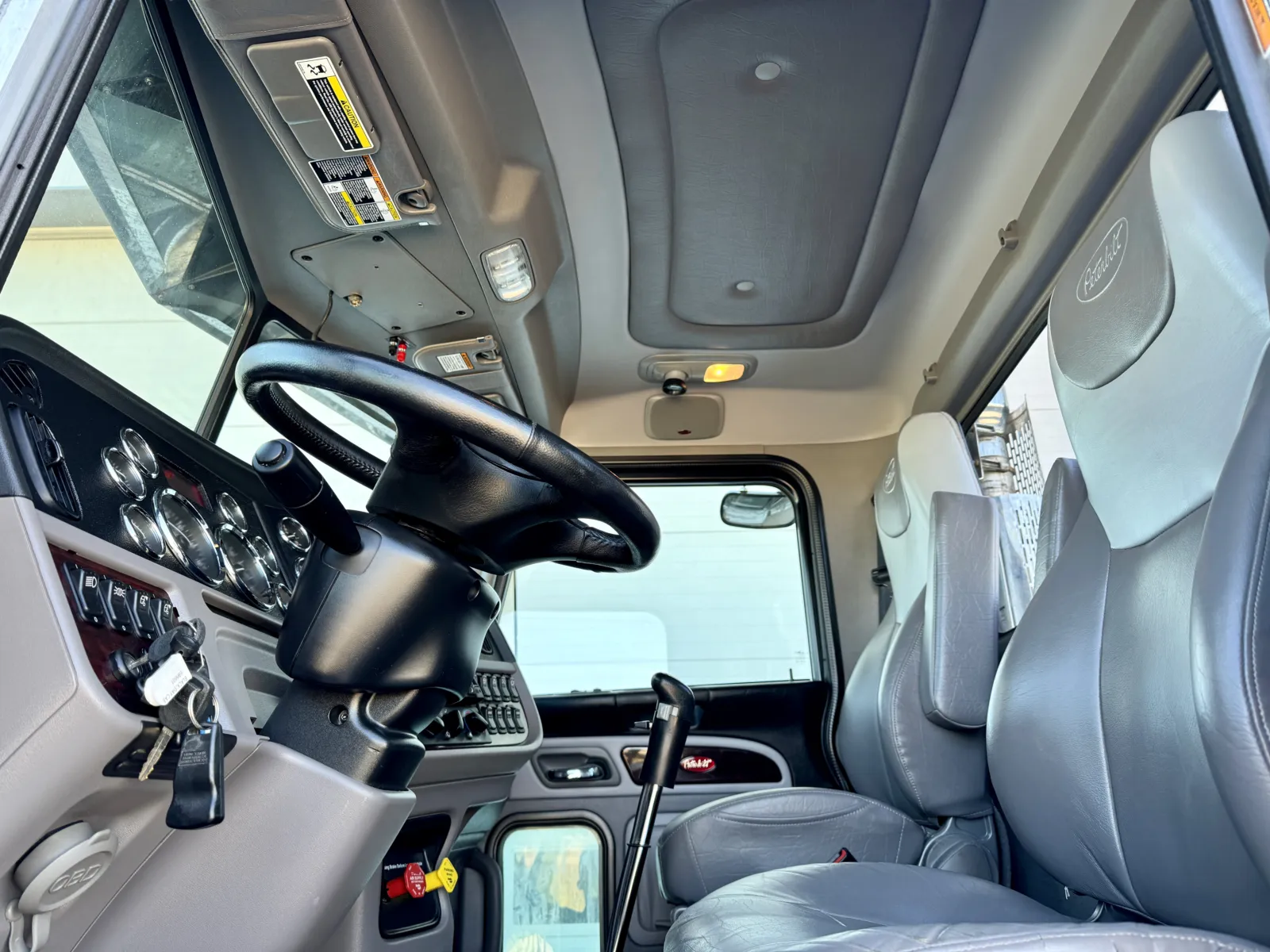 2020 Peterbilt 389 - image 14