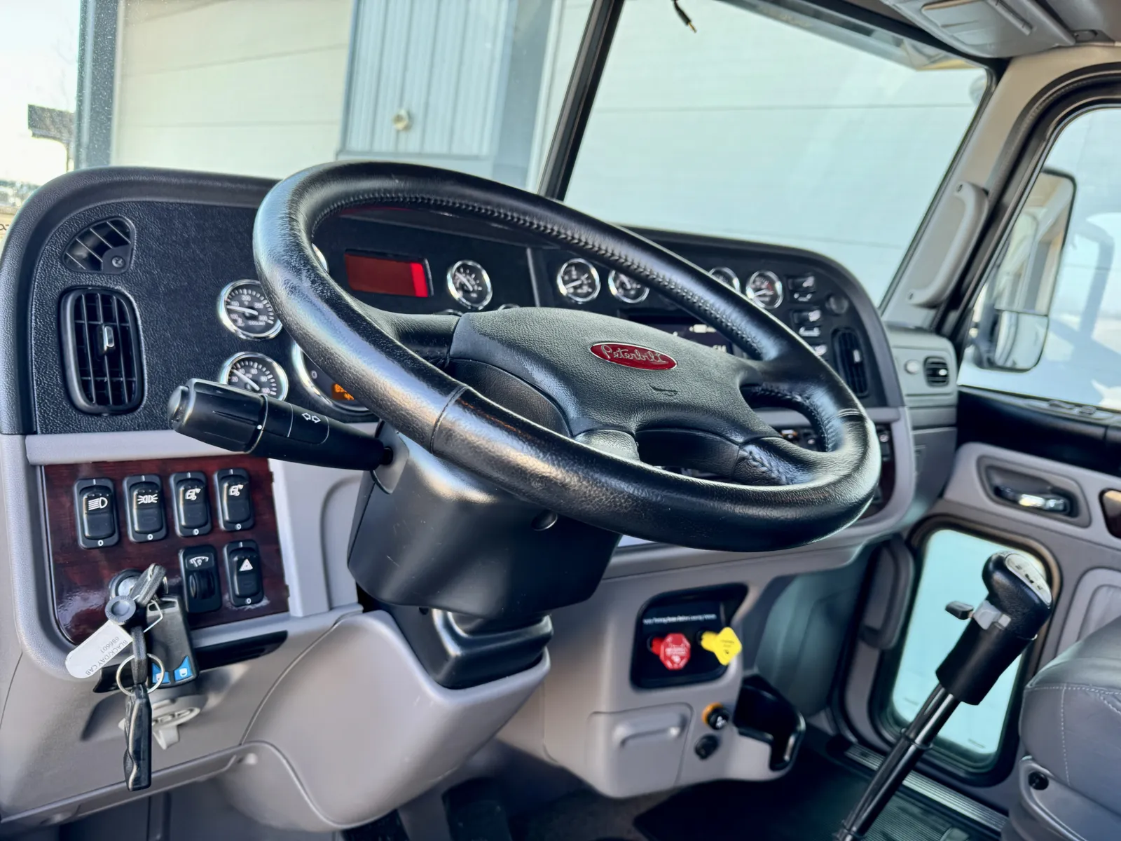 2020 Peterbilt 389 - image 15