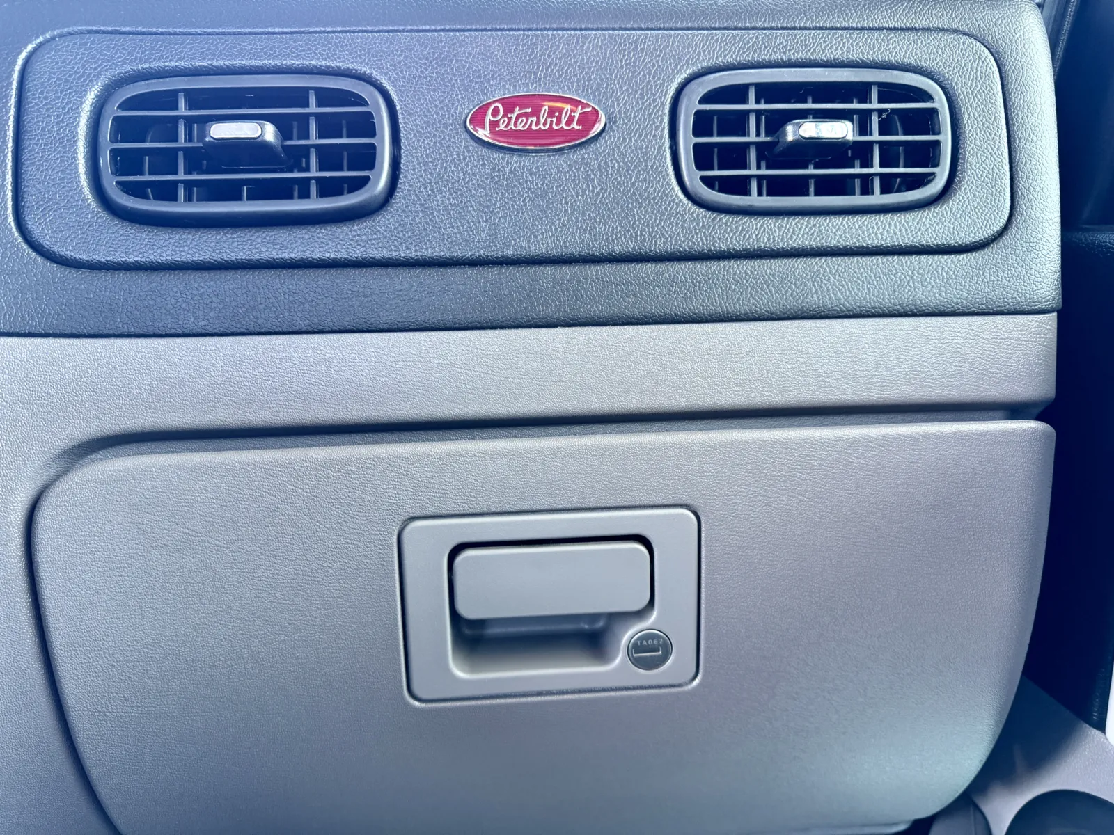 2020 Peterbilt 389 - image 19