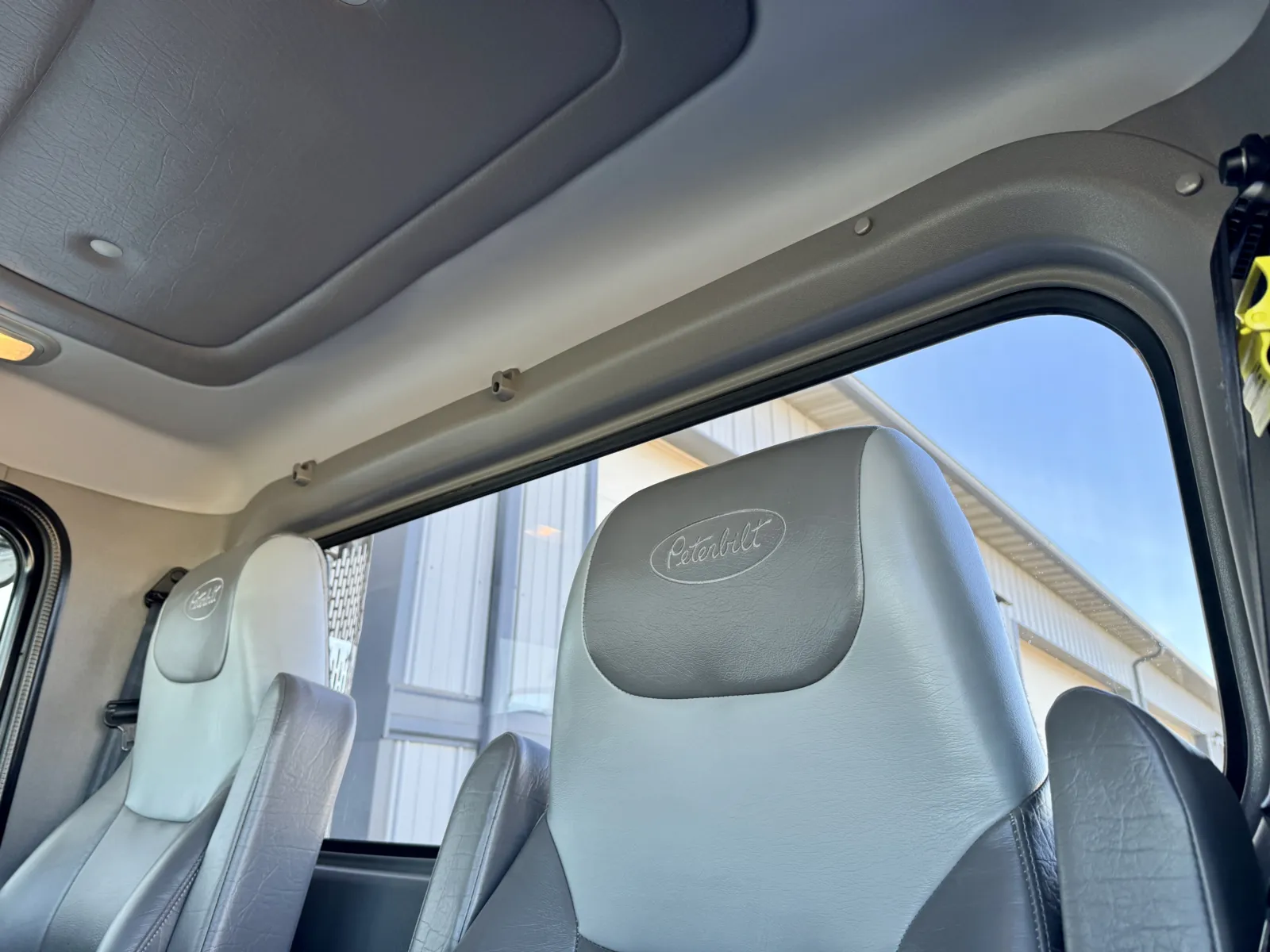 2020 Peterbilt 389 - image 20