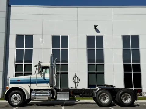 More photos of 1998 PETERBILT 379 at Forge Truck Centers - Illinois, IL
