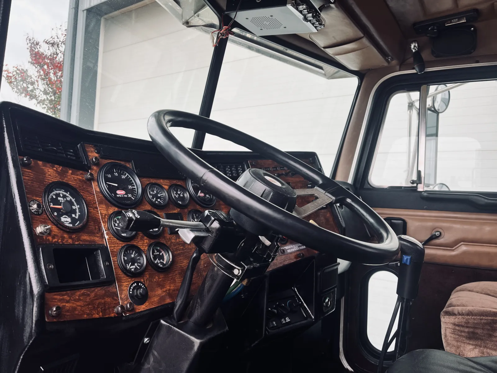 1998 Peterbilt - image 15