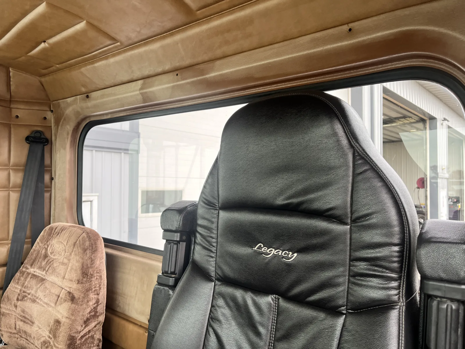 1998 Peterbilt - image 19