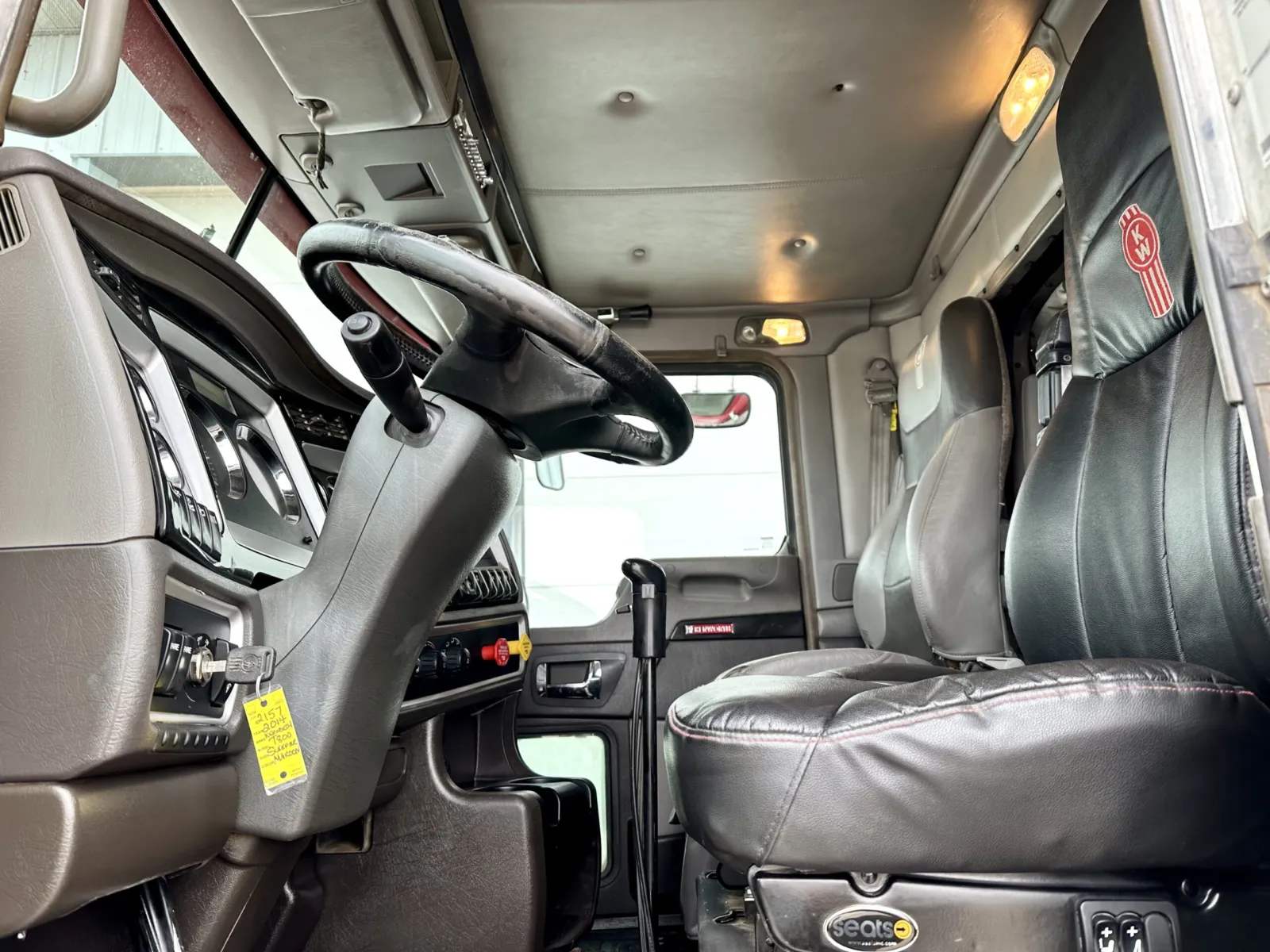 2014 Kenworth T800 - image 14