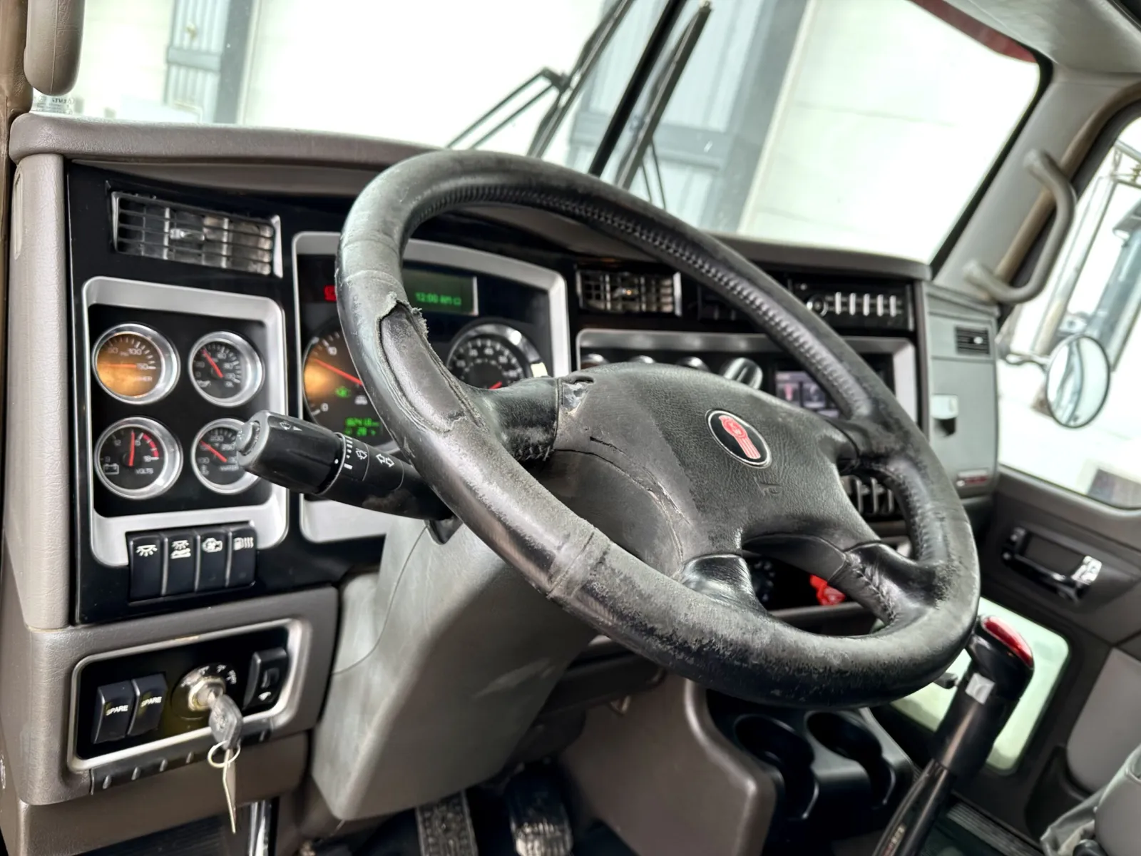 2014 Kenworth T800 - image 15