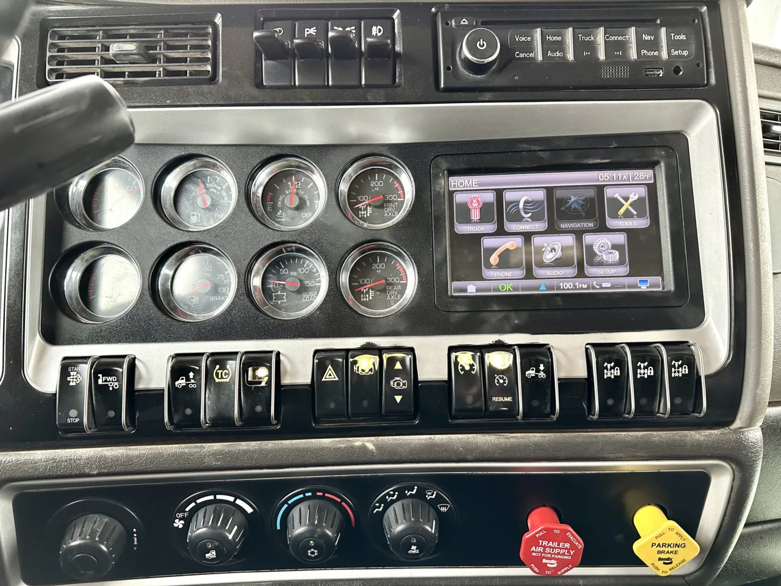 2014 Kenworth T800 - image 18