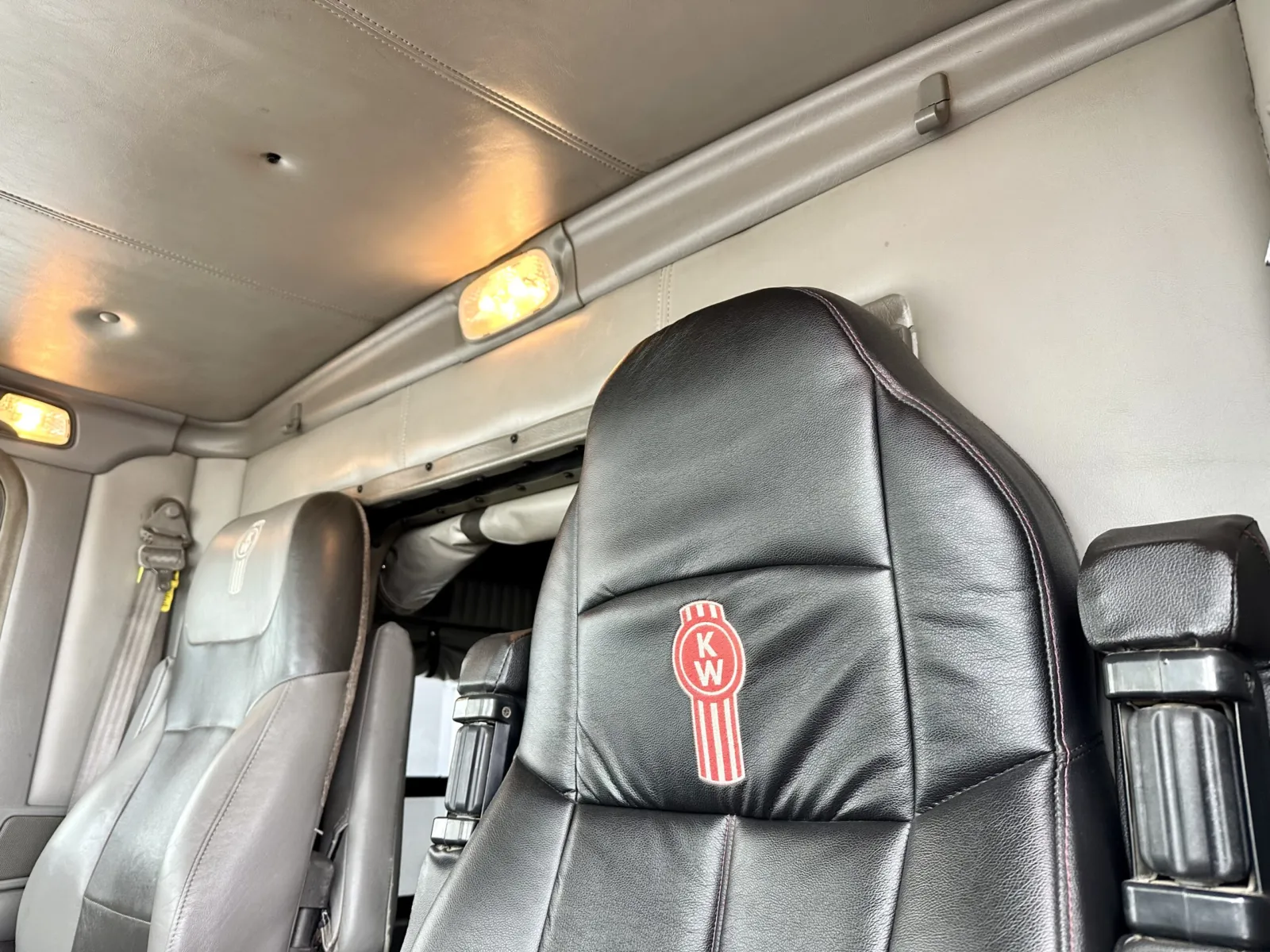 2014 Kenworth T800 - image 19