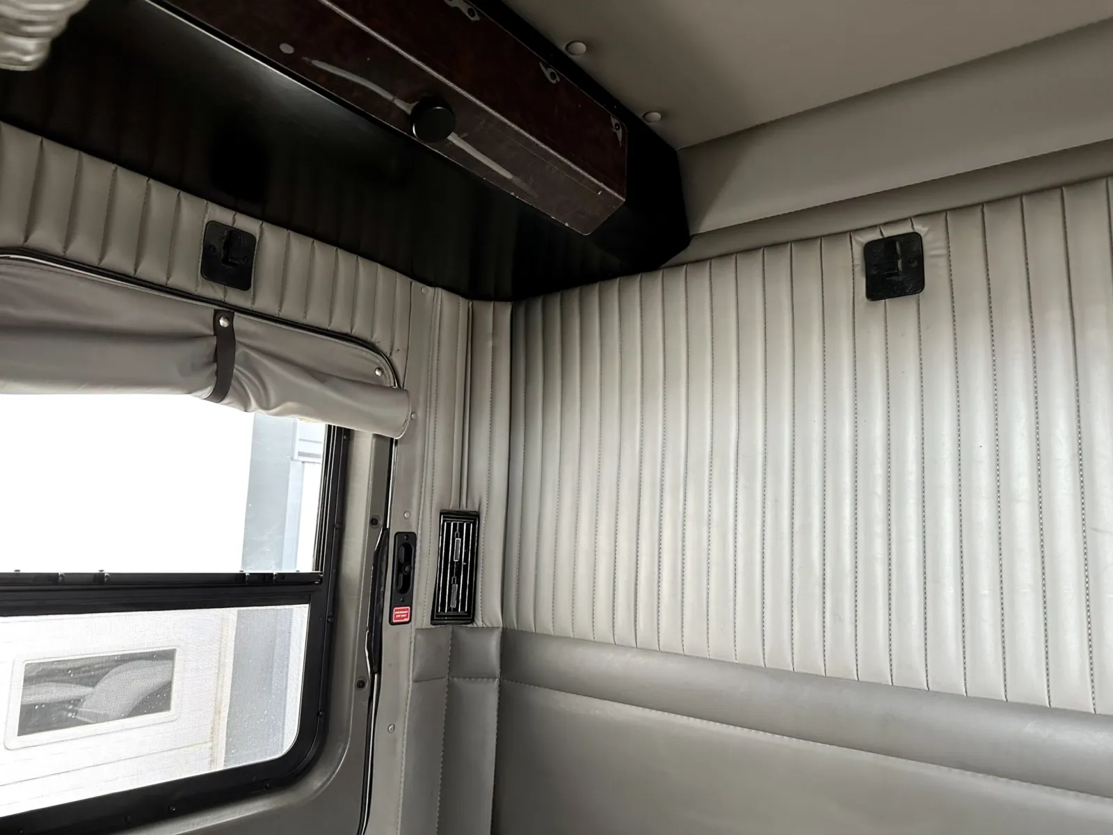 2014 Kenworth T800 - image 21