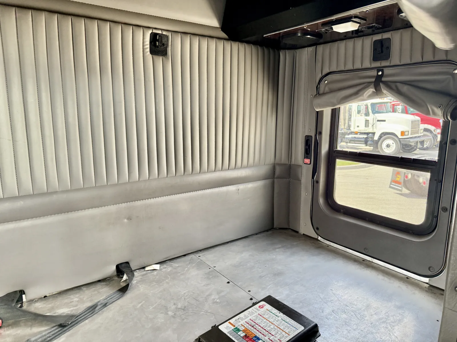 2014 Kenworth T800 - image 24