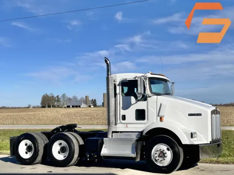 2011 KENWORTH T800 for sale in New Lenox, IL