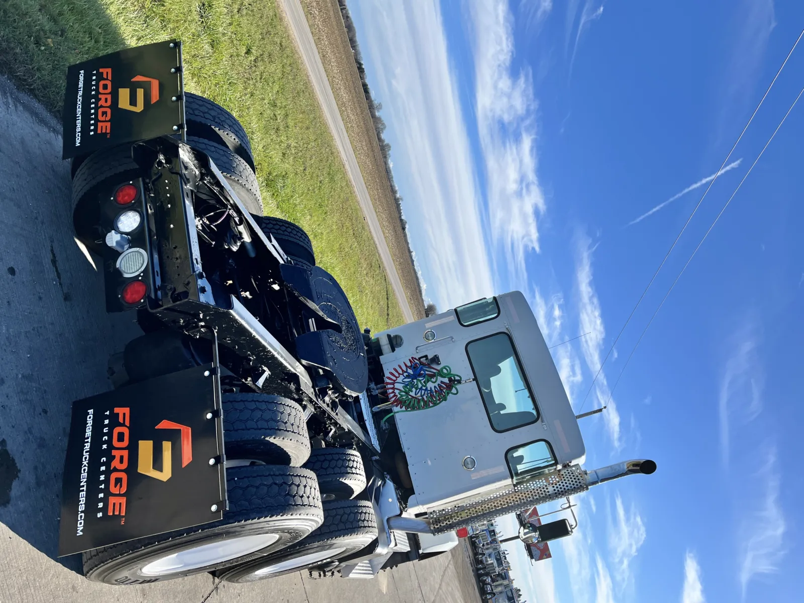 2011 Kenworth T800 - image 11