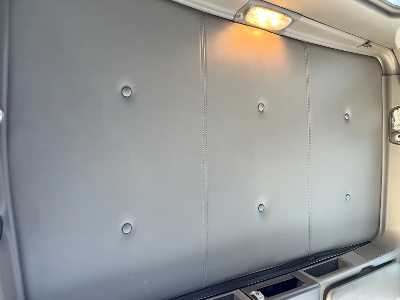 2011 Kenworth T800 - image 21