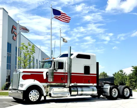 Used 2023 KENWORTH W900 for sale in New Lenox, IL at Forge