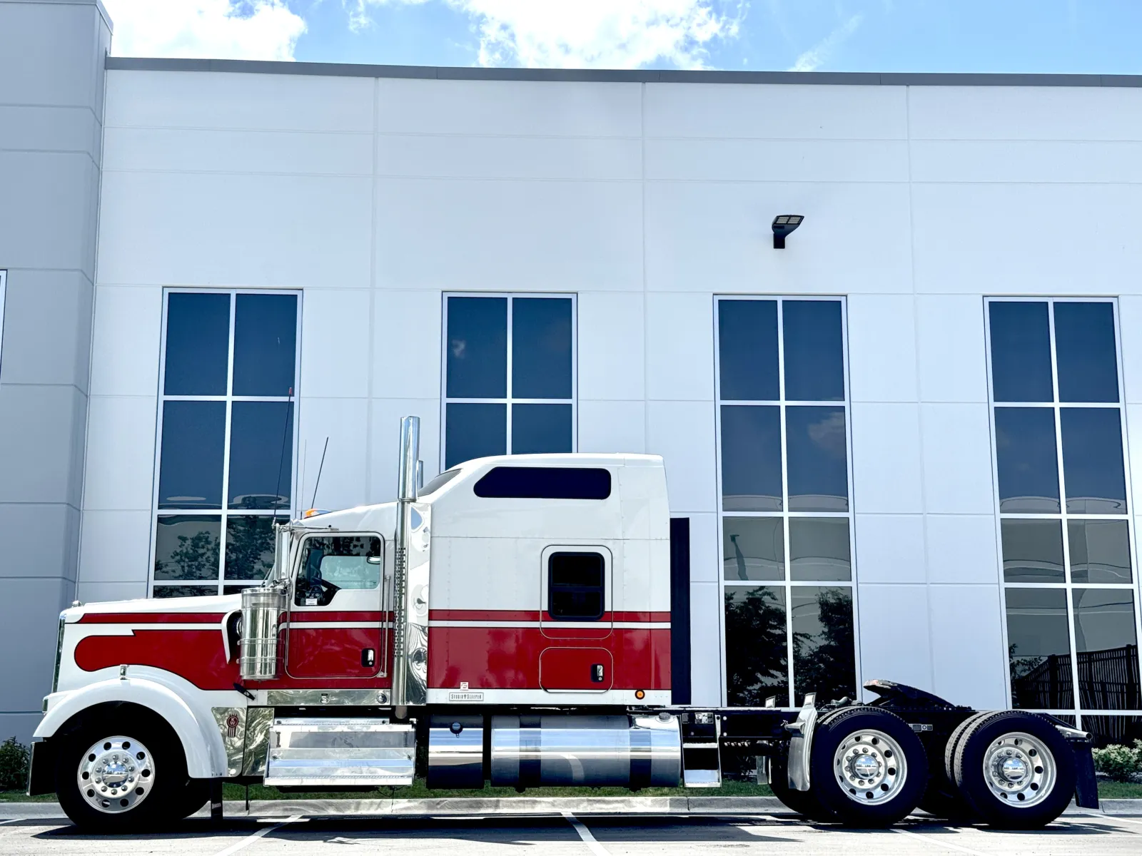 2023 Kenworth W900 - image 4