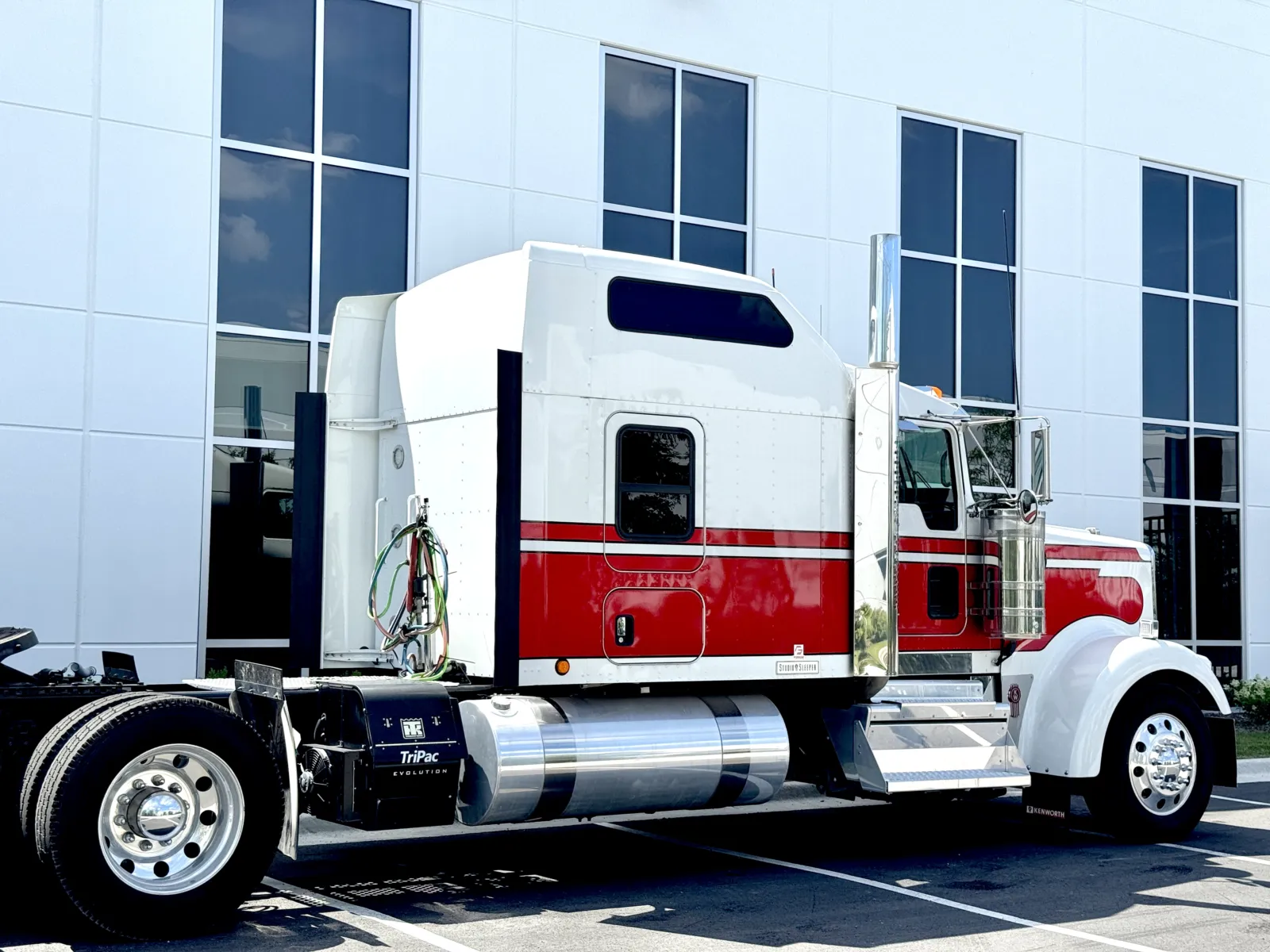 Used 2023 KENWORTH W900 for sale in New Lenox, IL at Forge