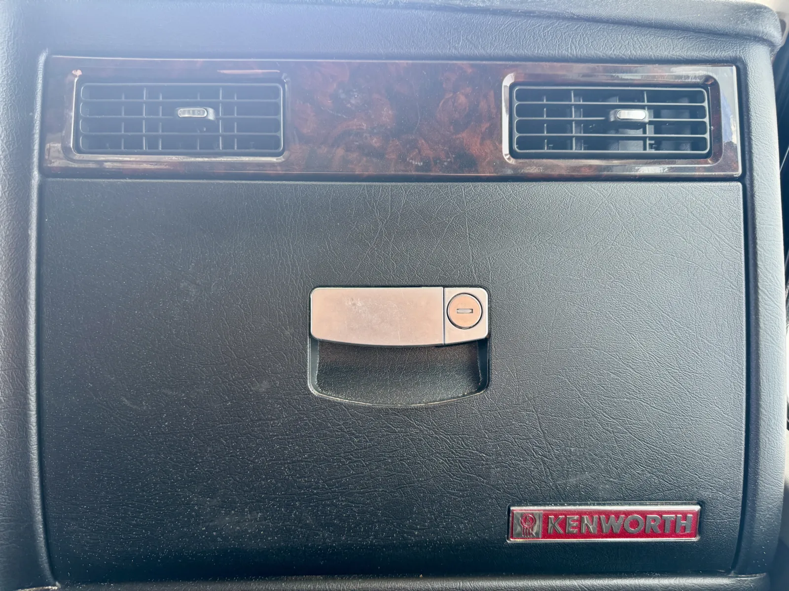 2023 Kenworth W900 - image 19
