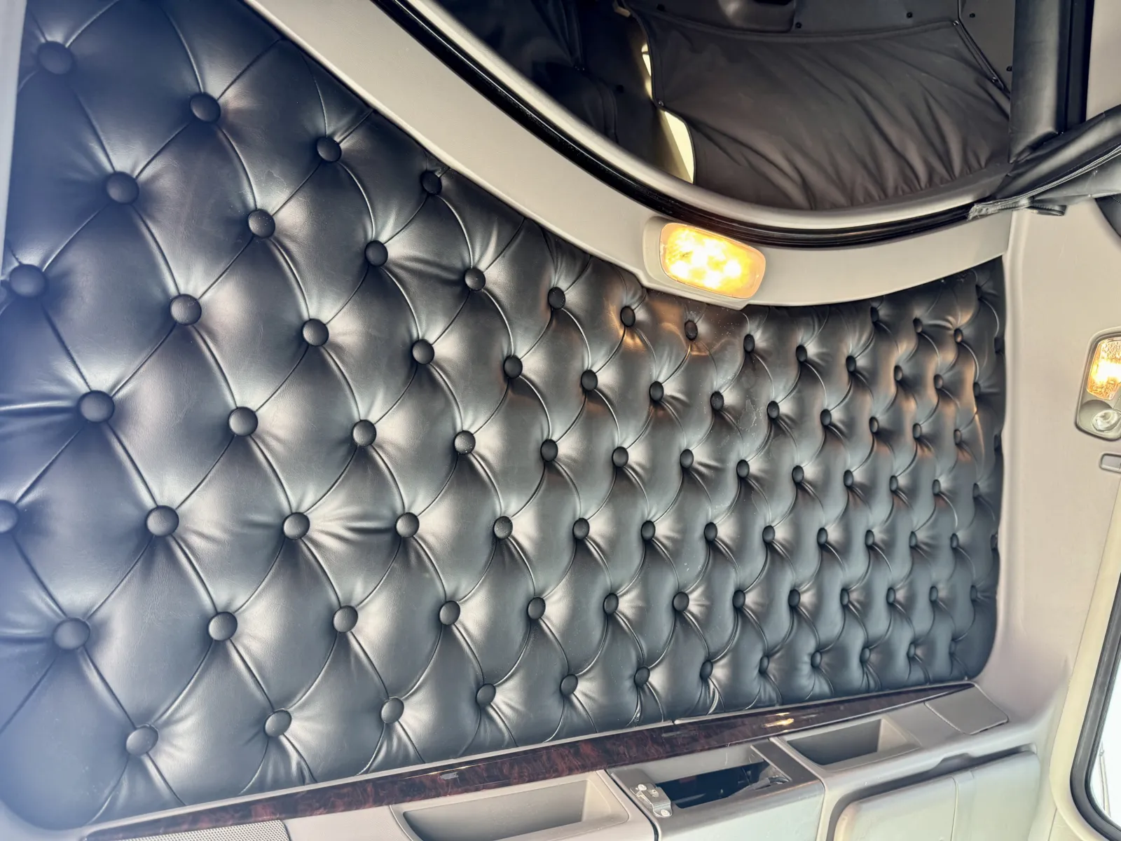 2023 Kenworth W900 - image 21