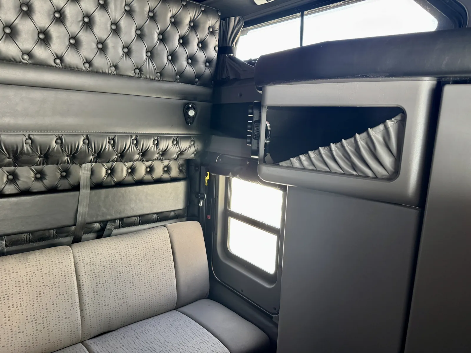 2023 Kenworth W900 - image 24