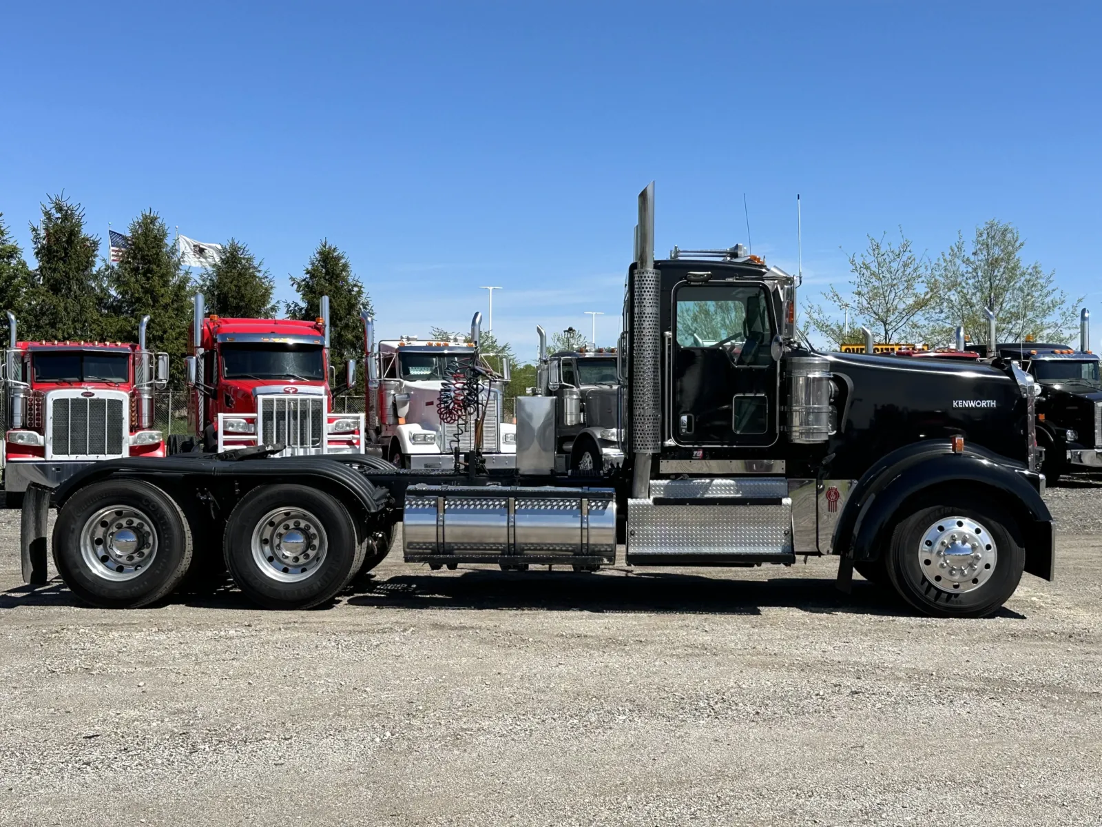 2011 Kenworth W900 - image 3