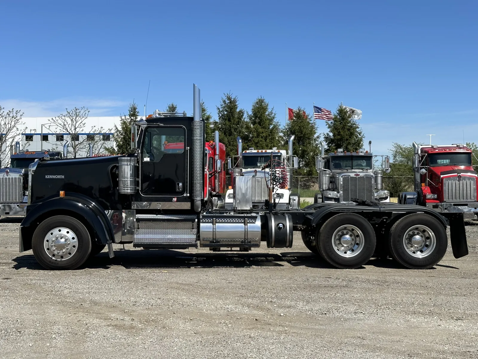 2011 Kenworth W900 - image 4