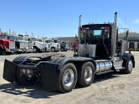 More photos of 2011 KENWORTH W900 at Forge Truck Centers - Illinois, IL