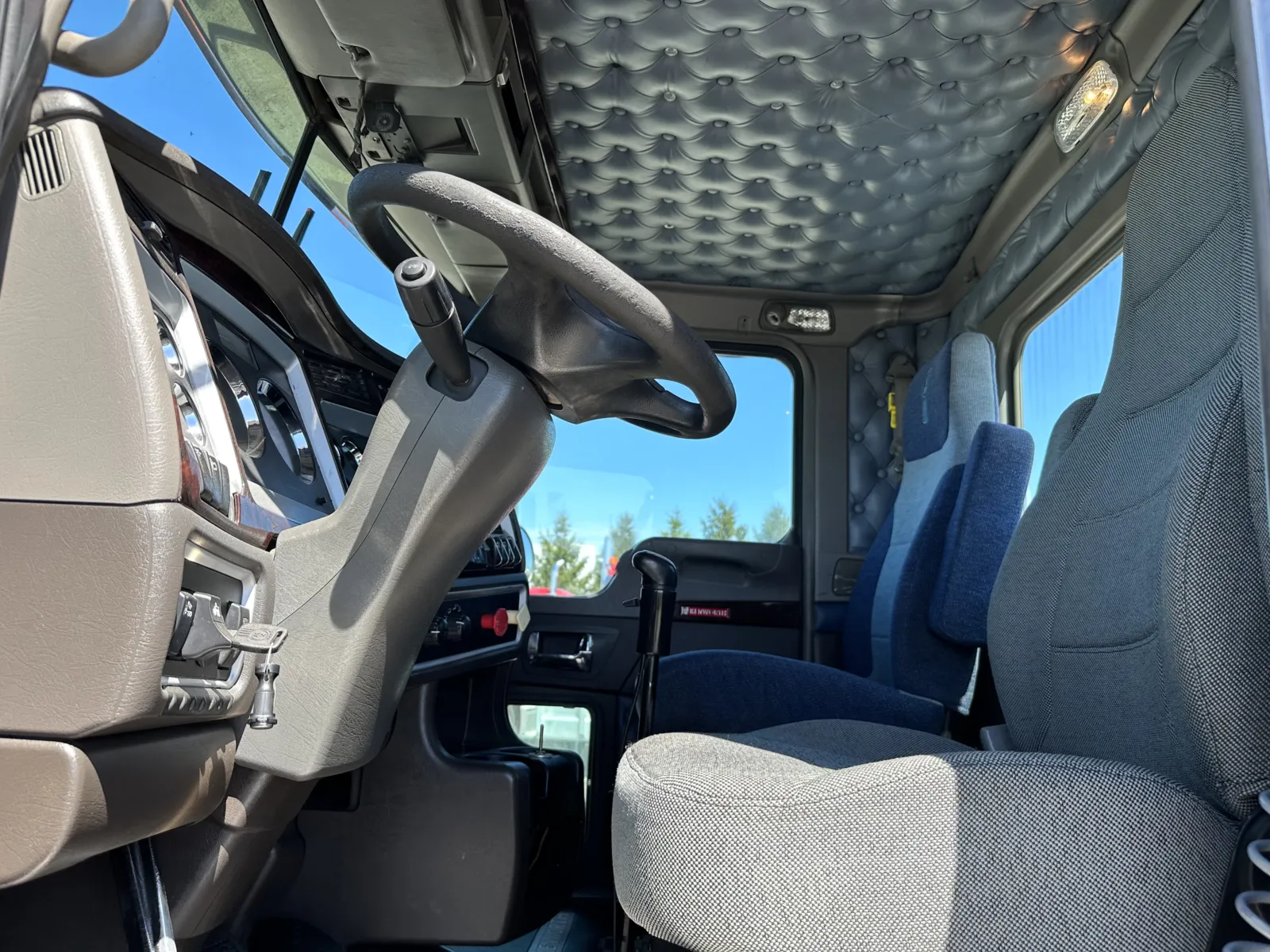 2011 Kenworth W900 - image 14