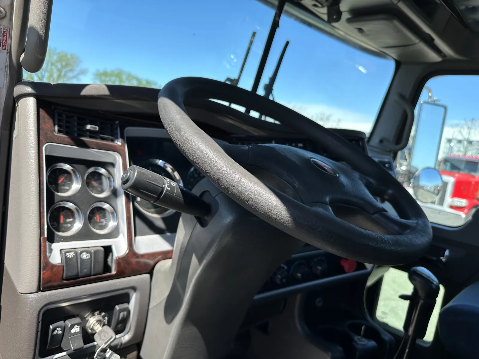 2011 Kenworth W900 - image 15