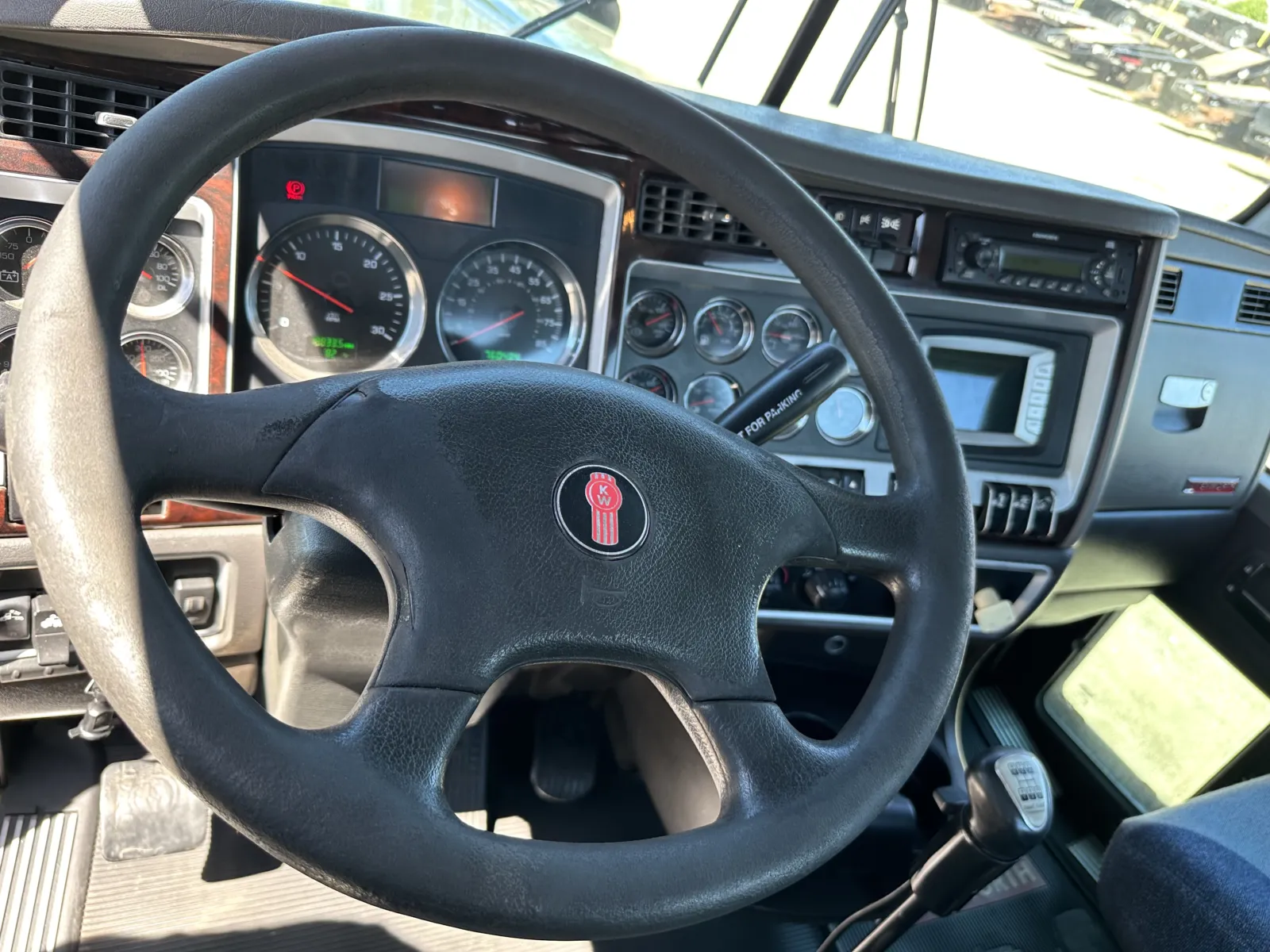 2011 Kenworth W900 - image 16