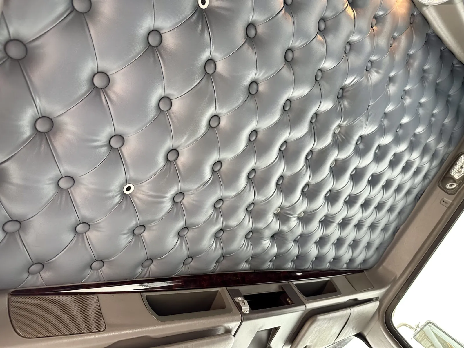 2011 Kenworth W900 - image 20